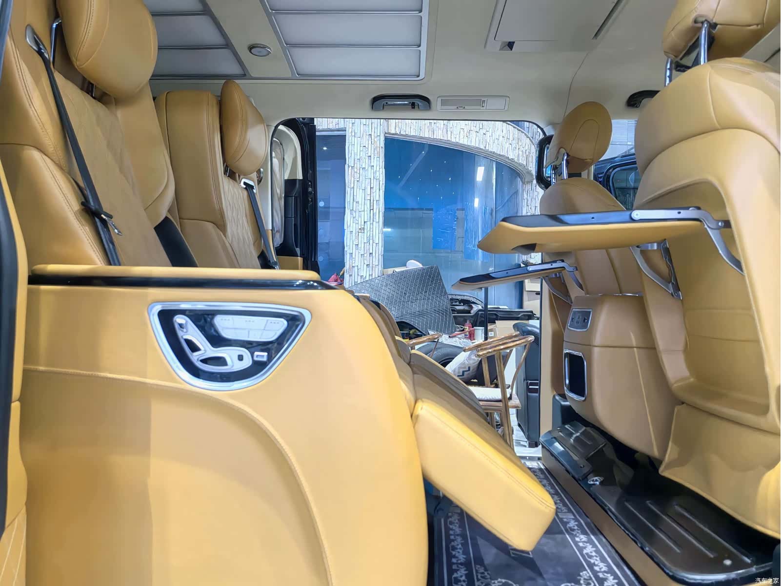 Mercedes-Benz 7, 2021 17