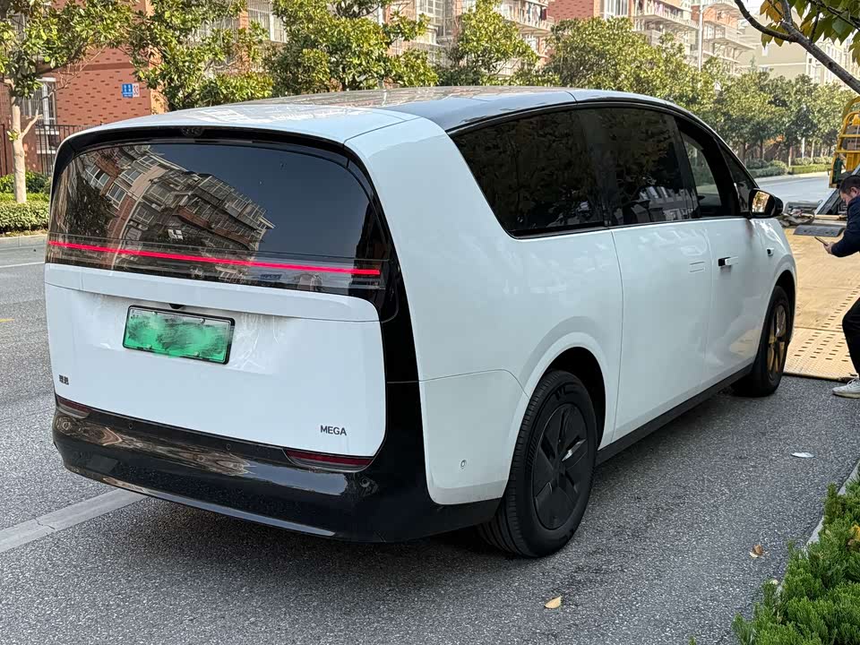 Li Auto Ideal MEGA