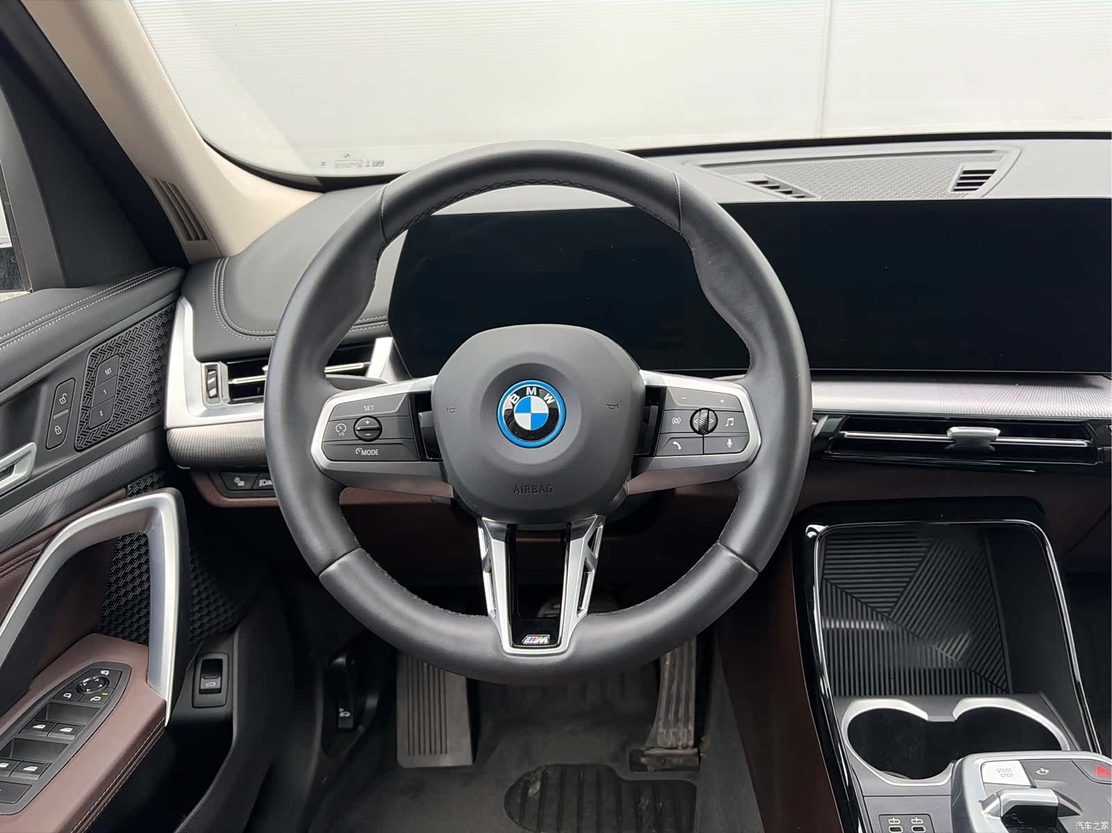 BMW iX1, 2025 13