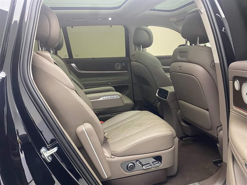 AITO Ask the world M9