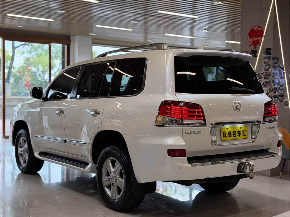 Lexus LX