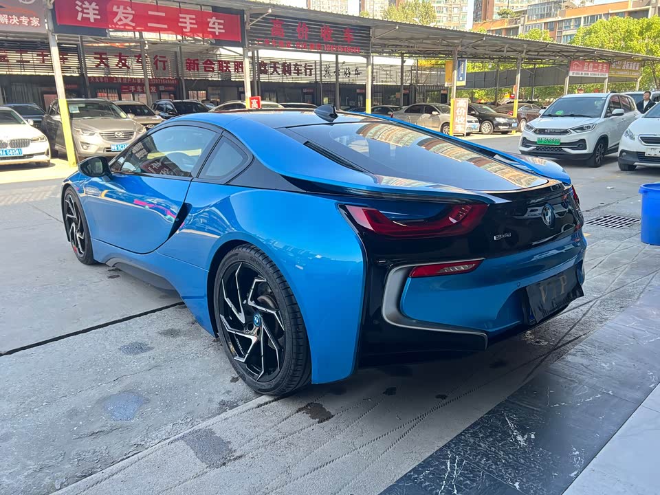 BMW i8
