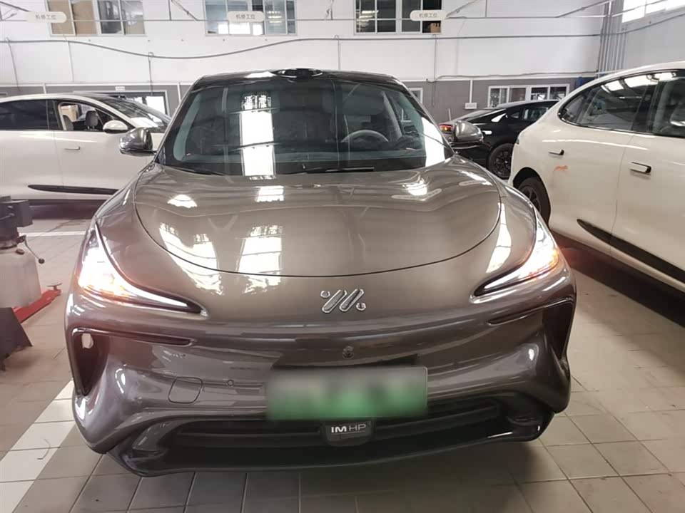 IM Motors Zhiji LS6 IM Motors Zhiji LS6