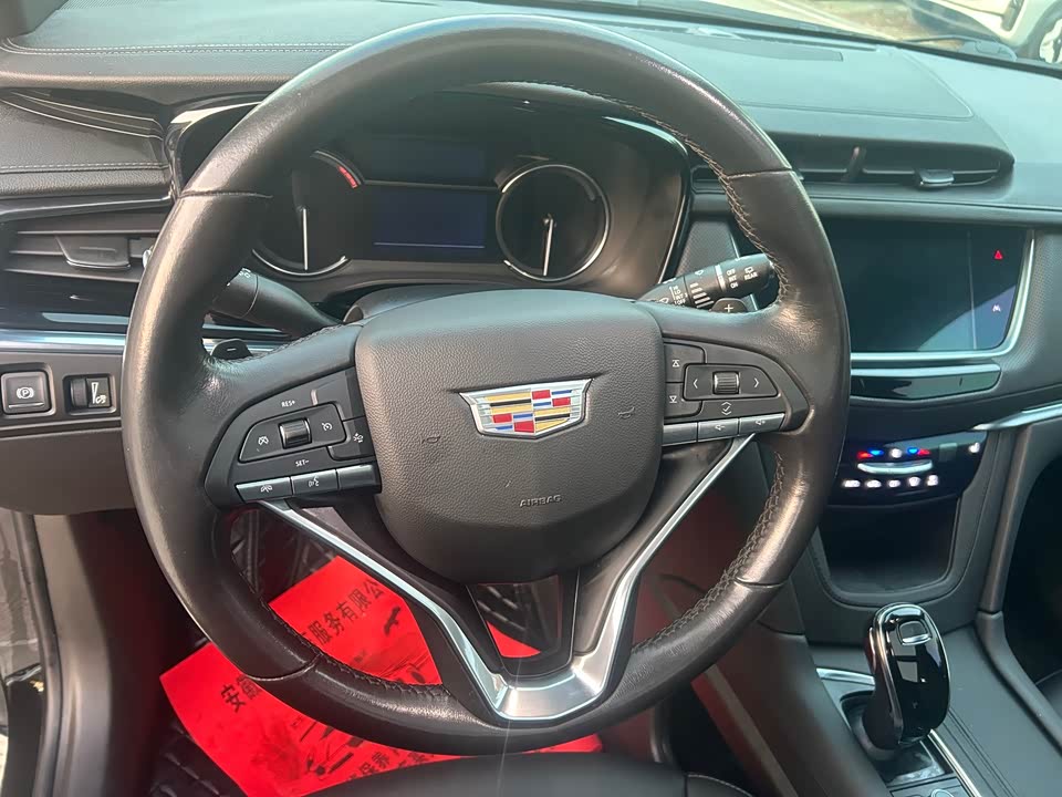 Cadillac XT6