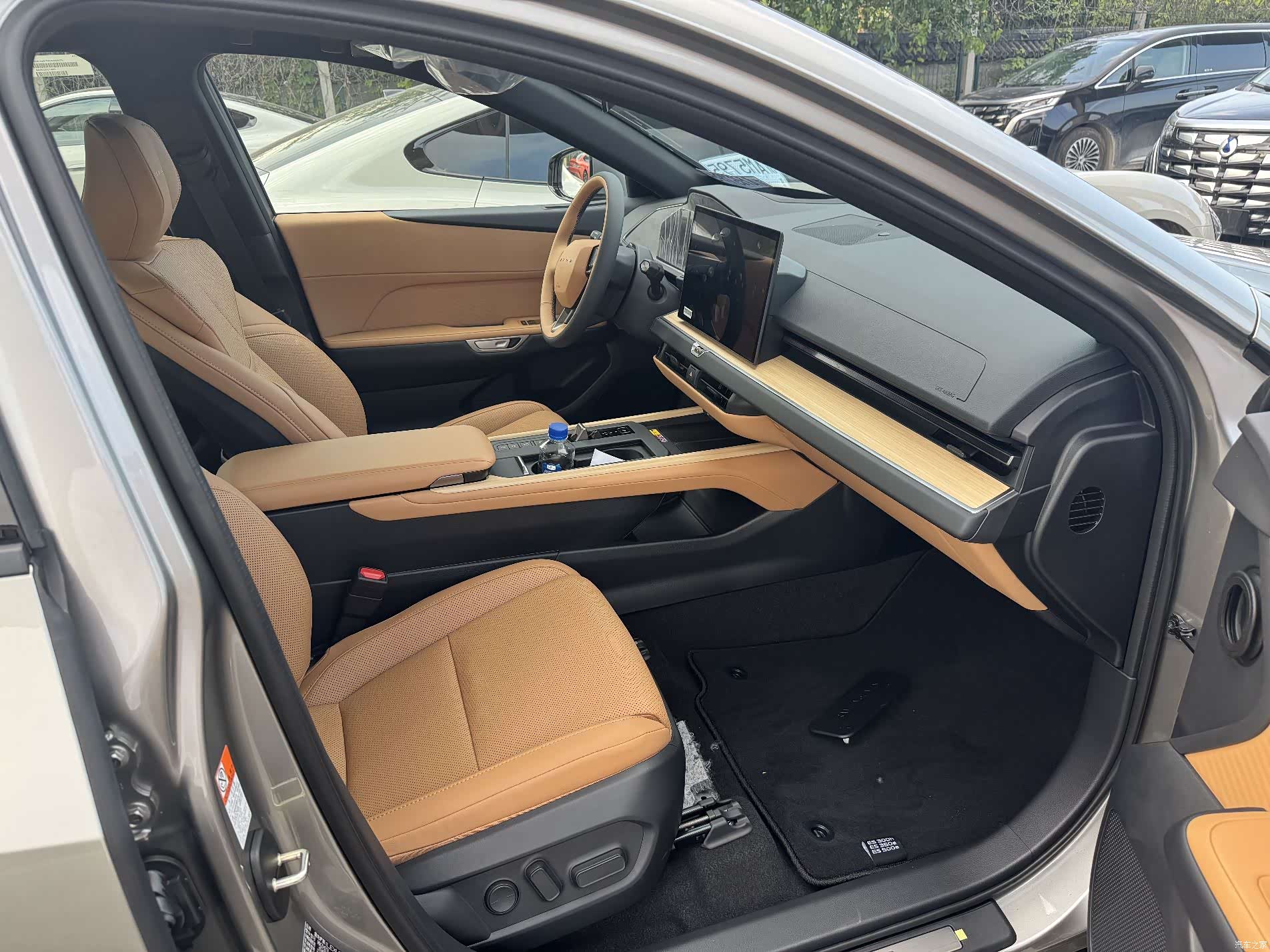 Lexus ES, 2026 10