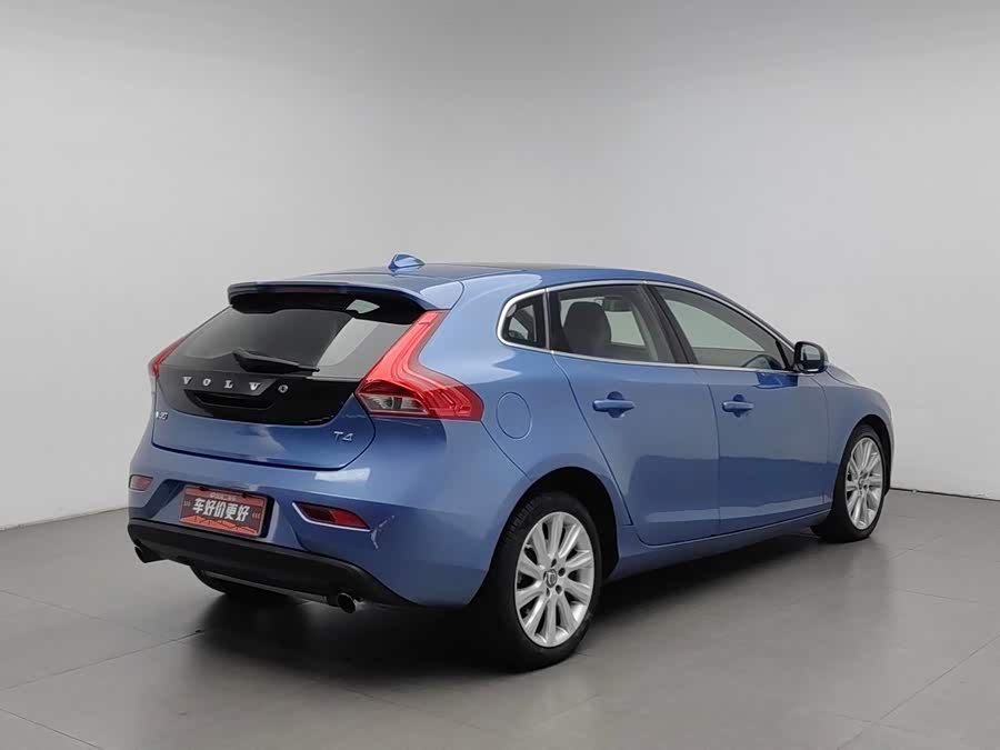 Volvo V40 2016, фото 2