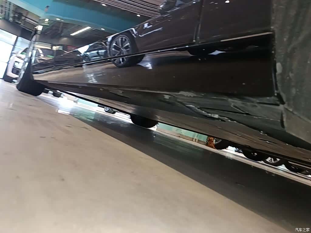 Li Auto MEGA, 2025 22
