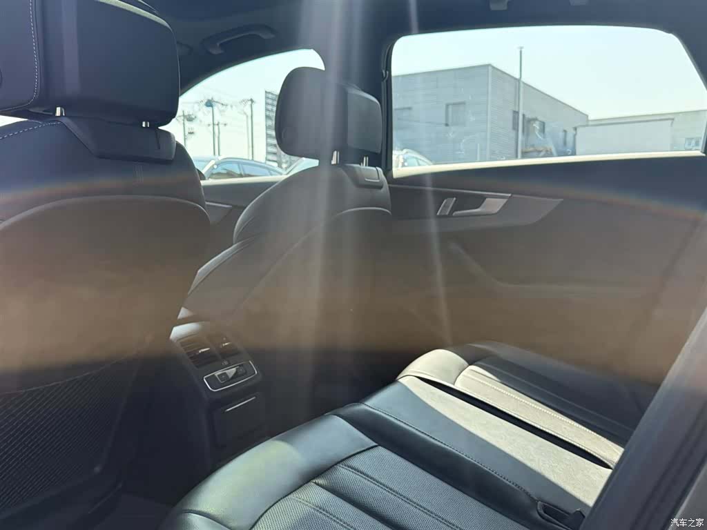 Audi A4L, 2024 9