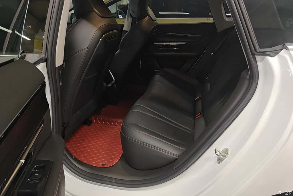 Xpeng P7, 2022 11
