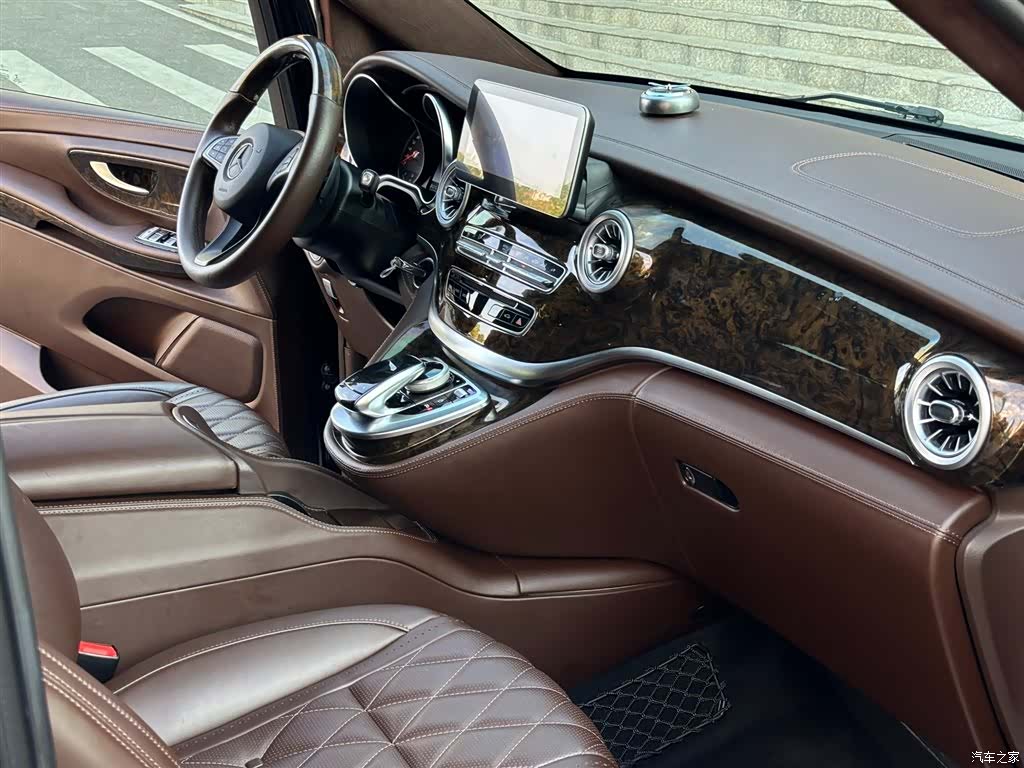 Mercedes-Benz V-Class, 2020 7