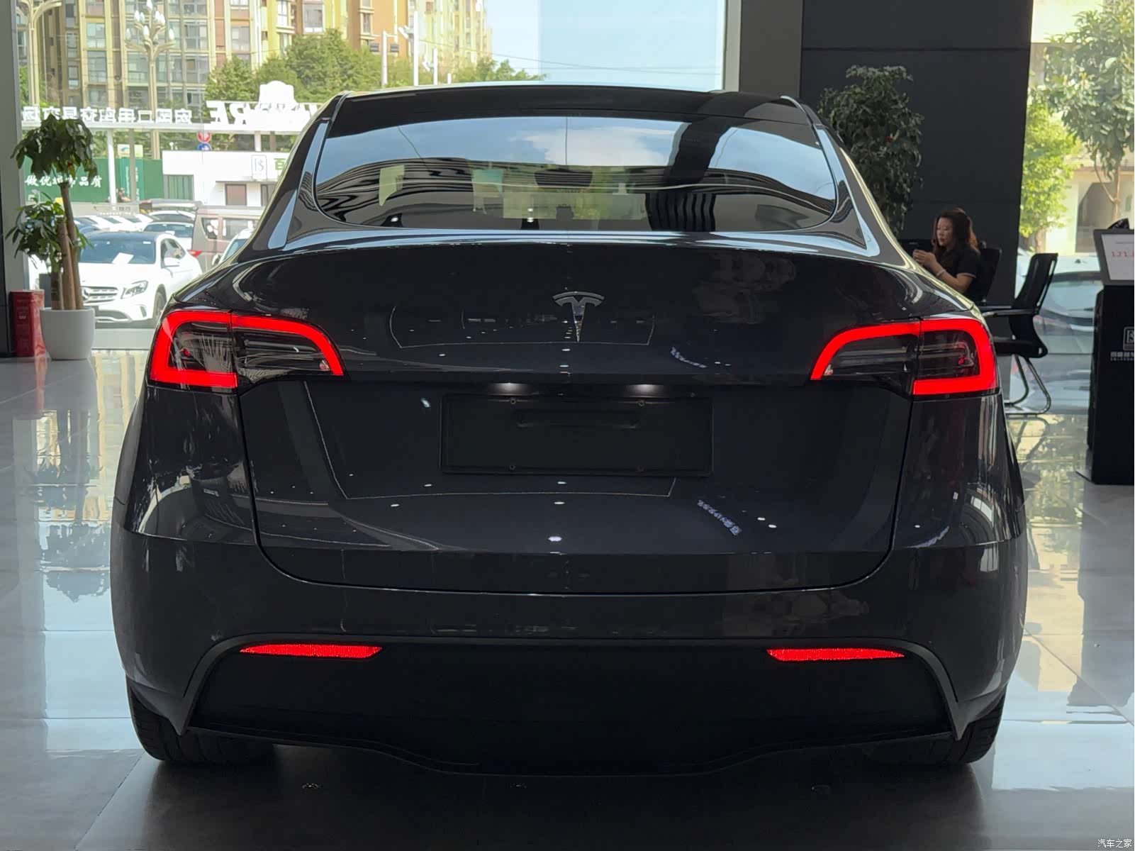 Tesla Model Y, 2021 9