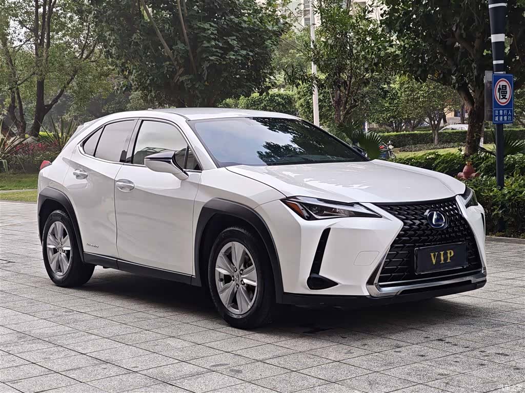 Lexus UX, 2019 3