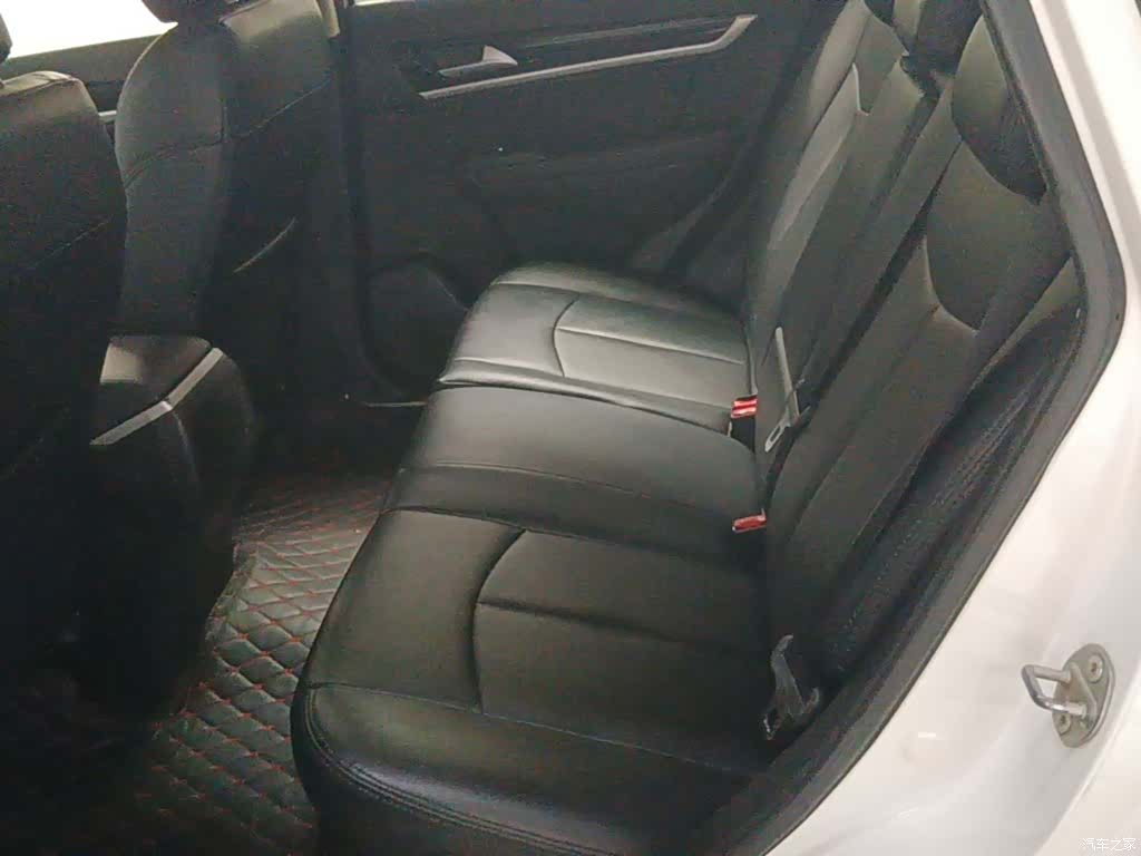 DongFeng AX7, 2015 17