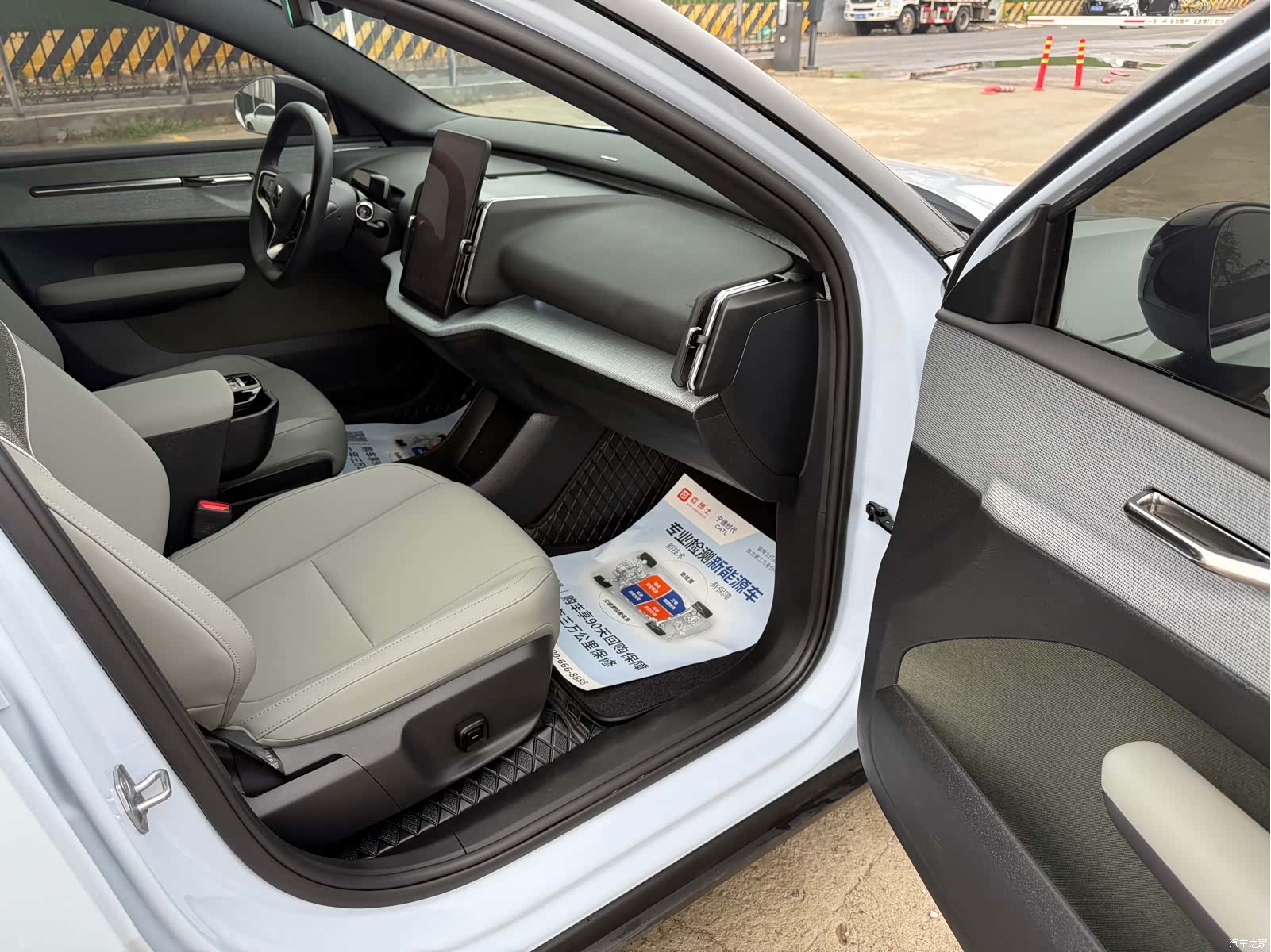 Volvo EX30, 2024 6