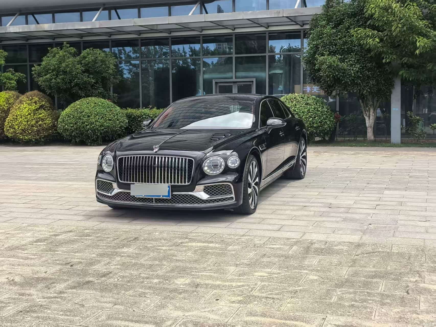 Bentley Flying Spur, 2022 1