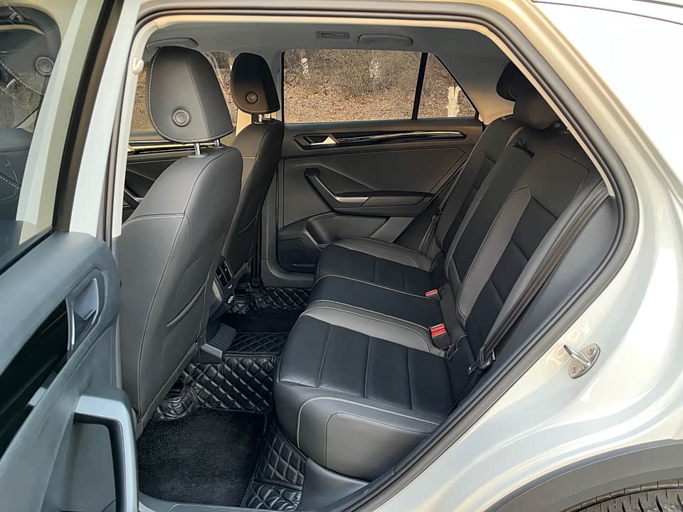 Volkswagen T-ROC exploring Songs