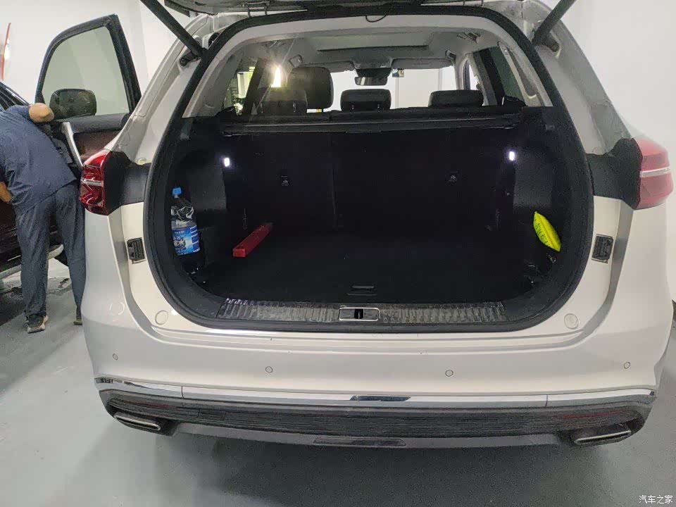 Hongqi HS5, 2023 8