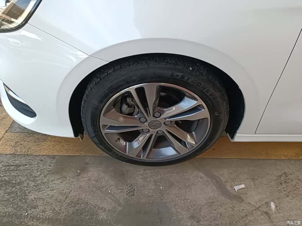 Geely Binray, 2020 23