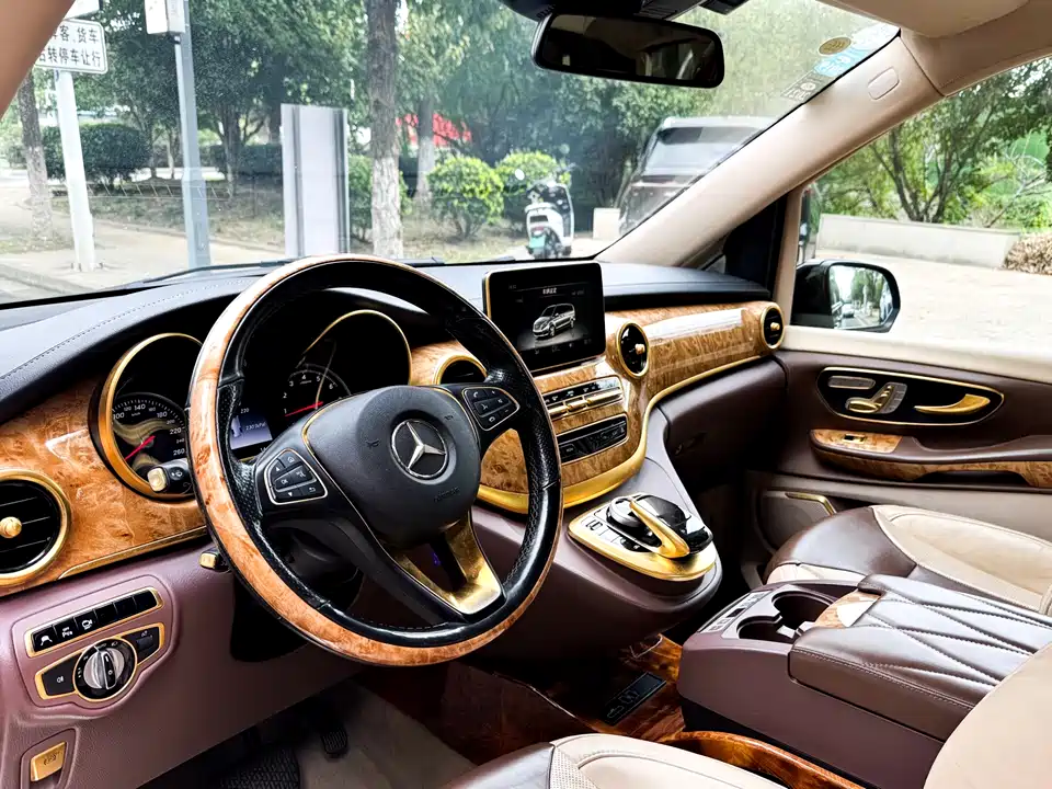 Mercedes-Benz V-class