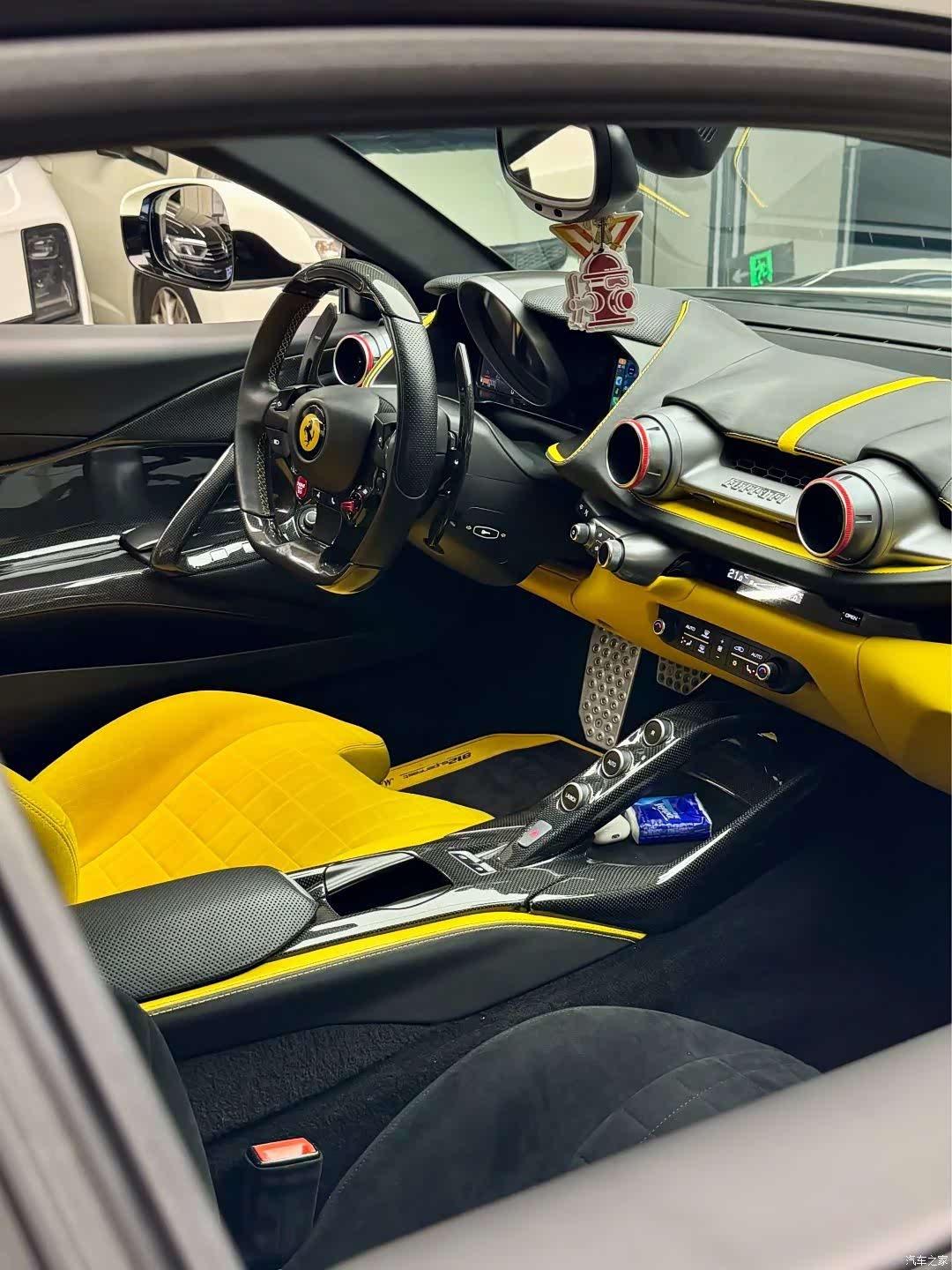 Ferrari 812, 2018 15