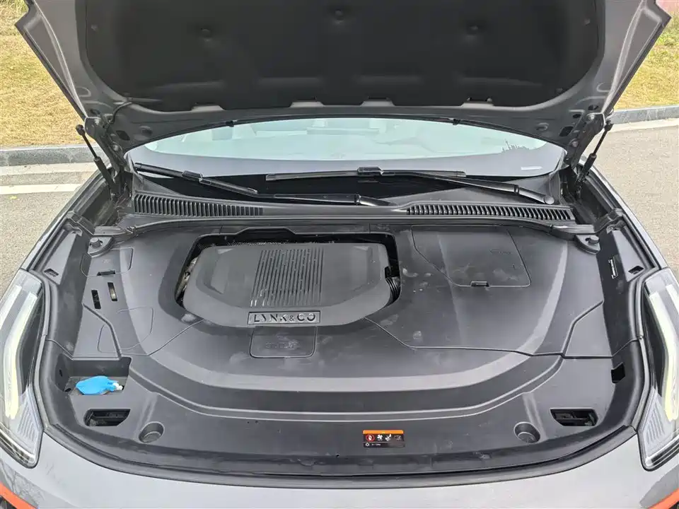 Lynk & Co 06