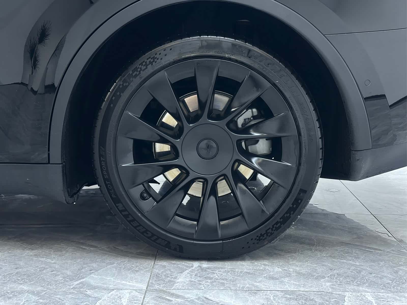 Tesla Model Y, 2023 19