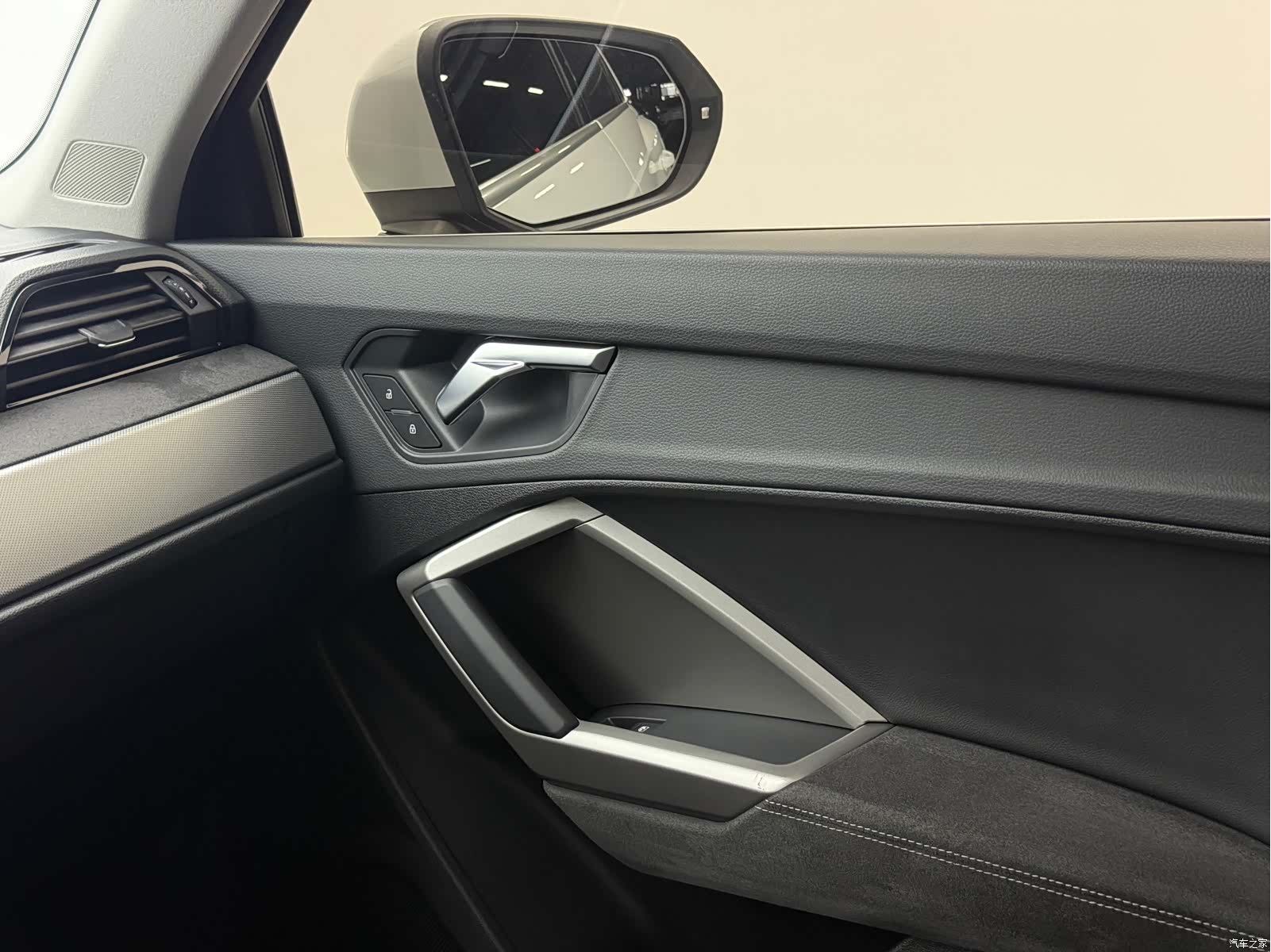 Audi Q3, 2022 10