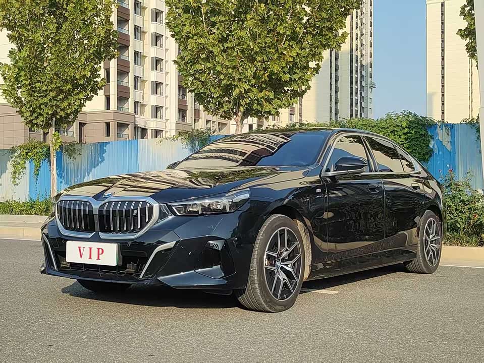 BMW i5