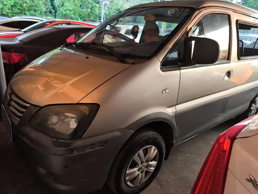 Dongfeng 2014 M3 1.6L 7 мест