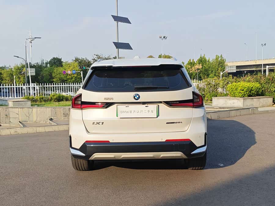 BMW iX1 2024, фото 6