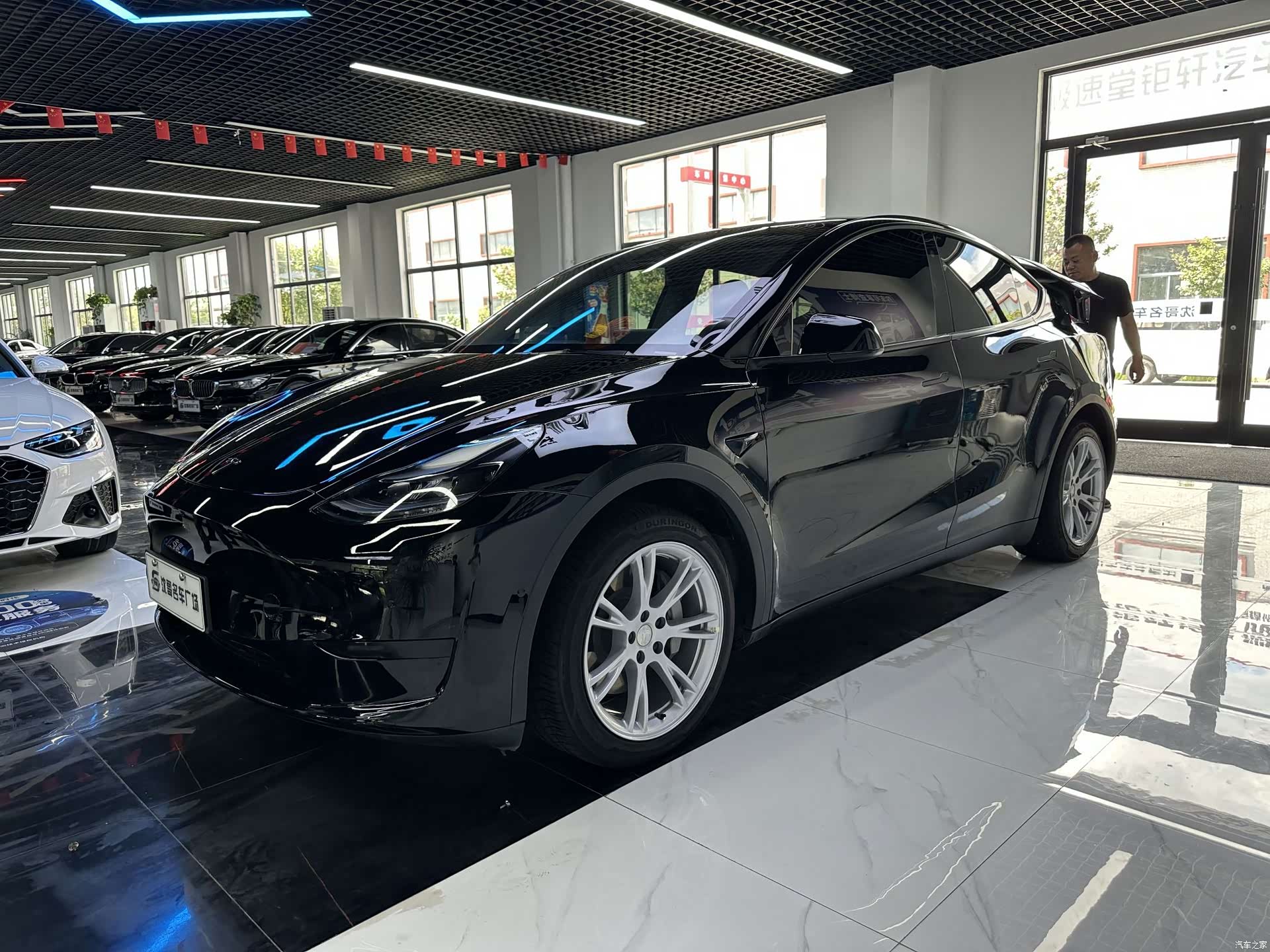 Tesla Model Y, 2023 1