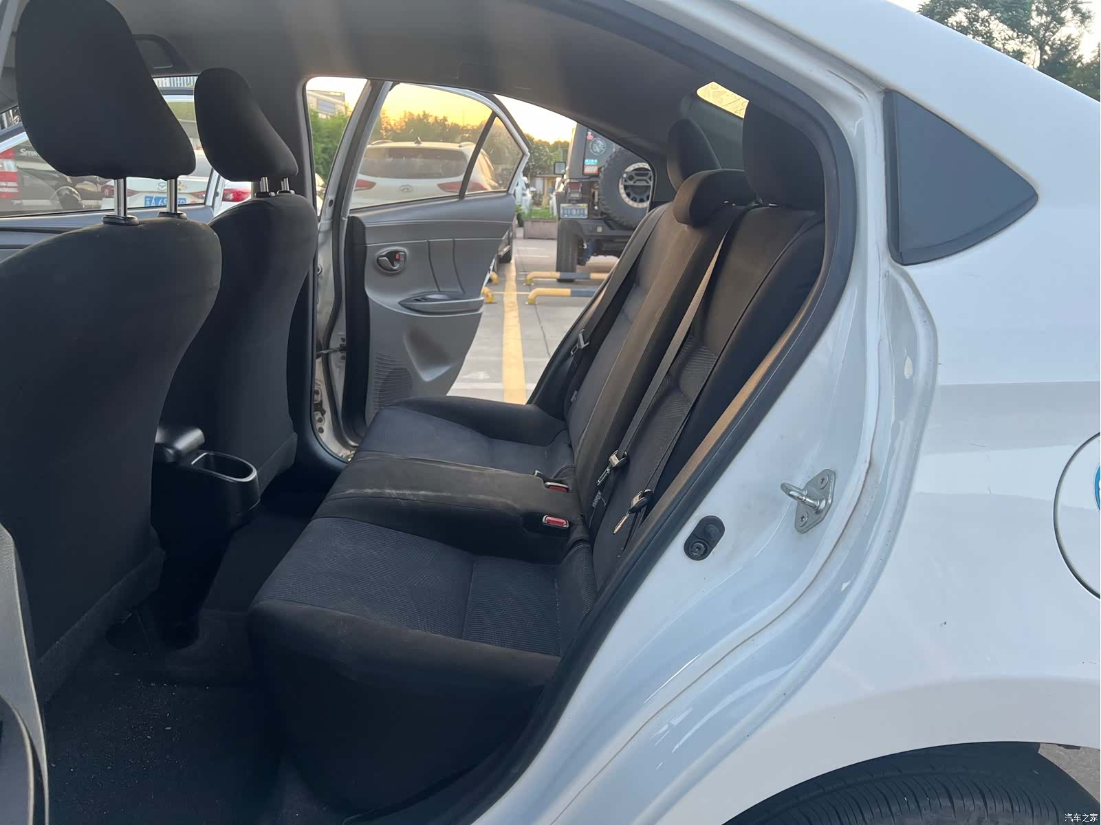 Toyota Yaris, 2017 все фото