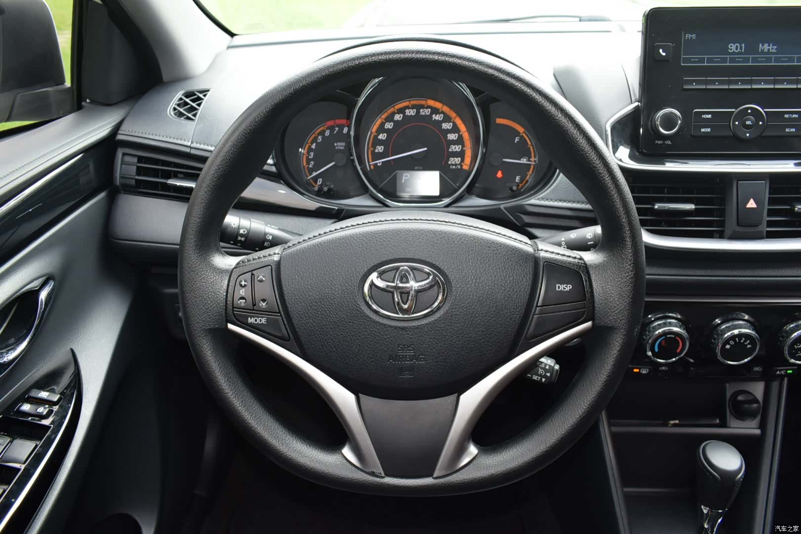 Toyota YARiS L, 2023 16