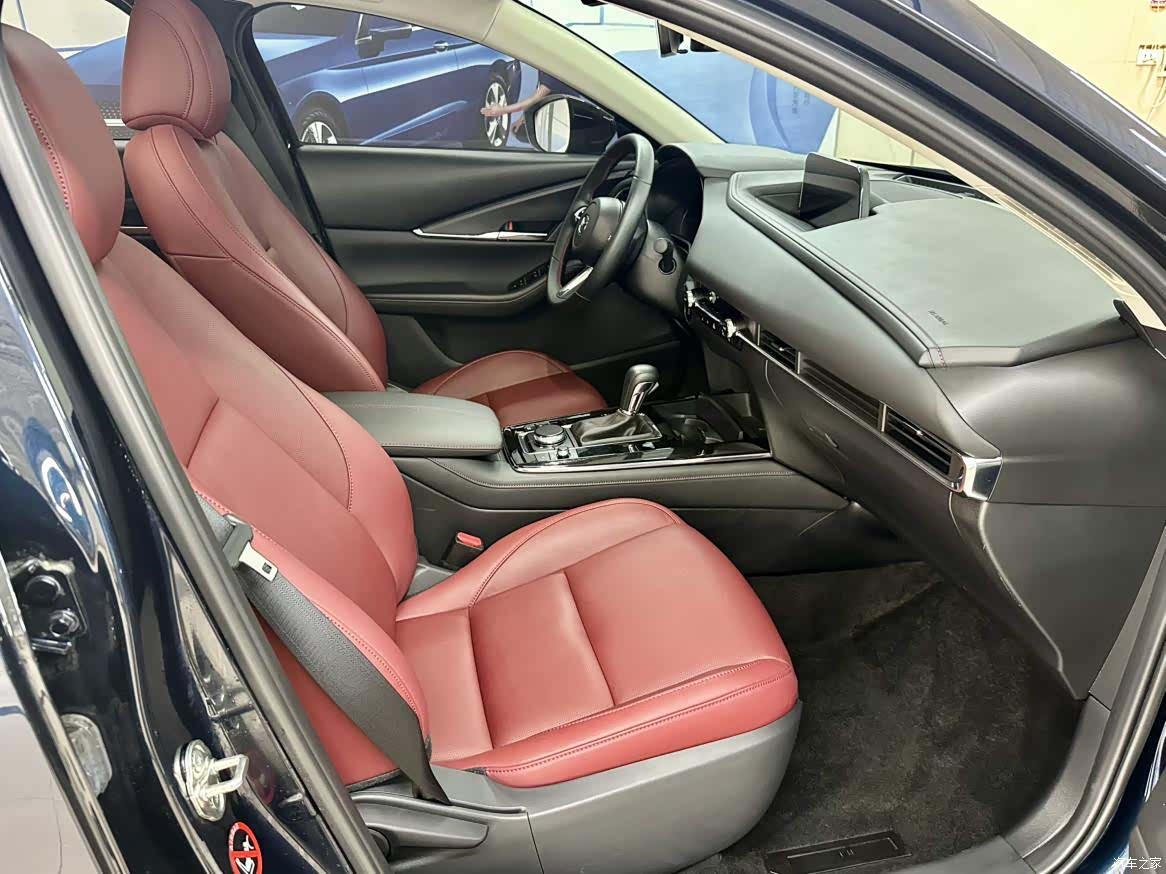 Mazda CX-30, 2022 12