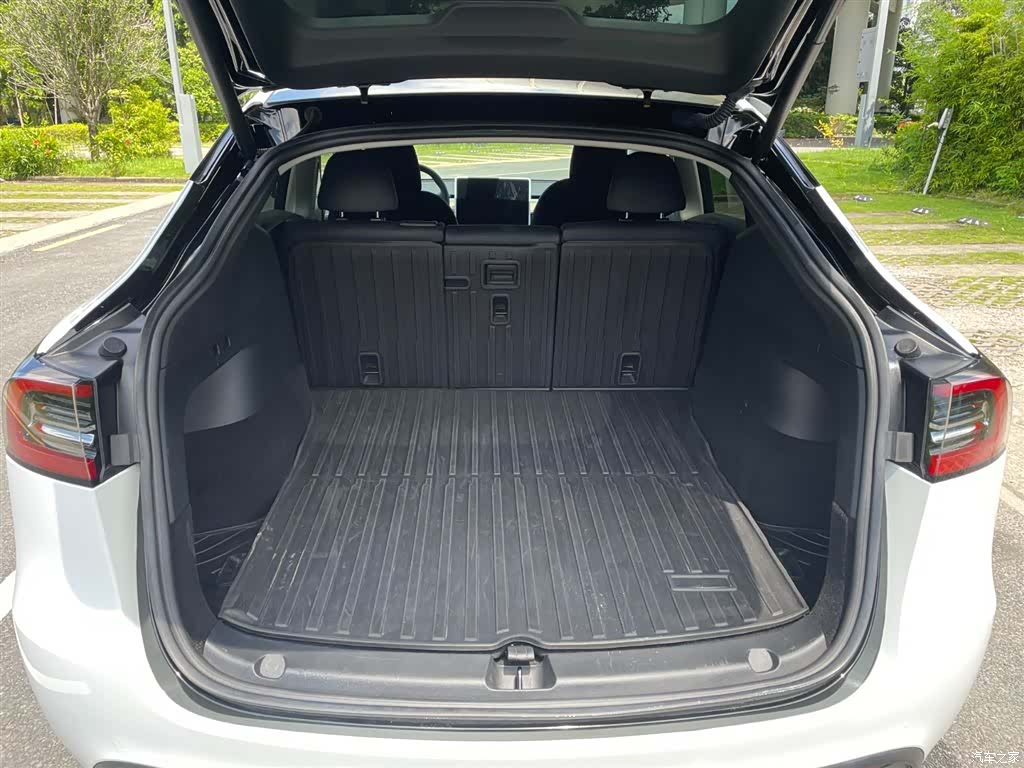 Tesla Model Y, 2023 9