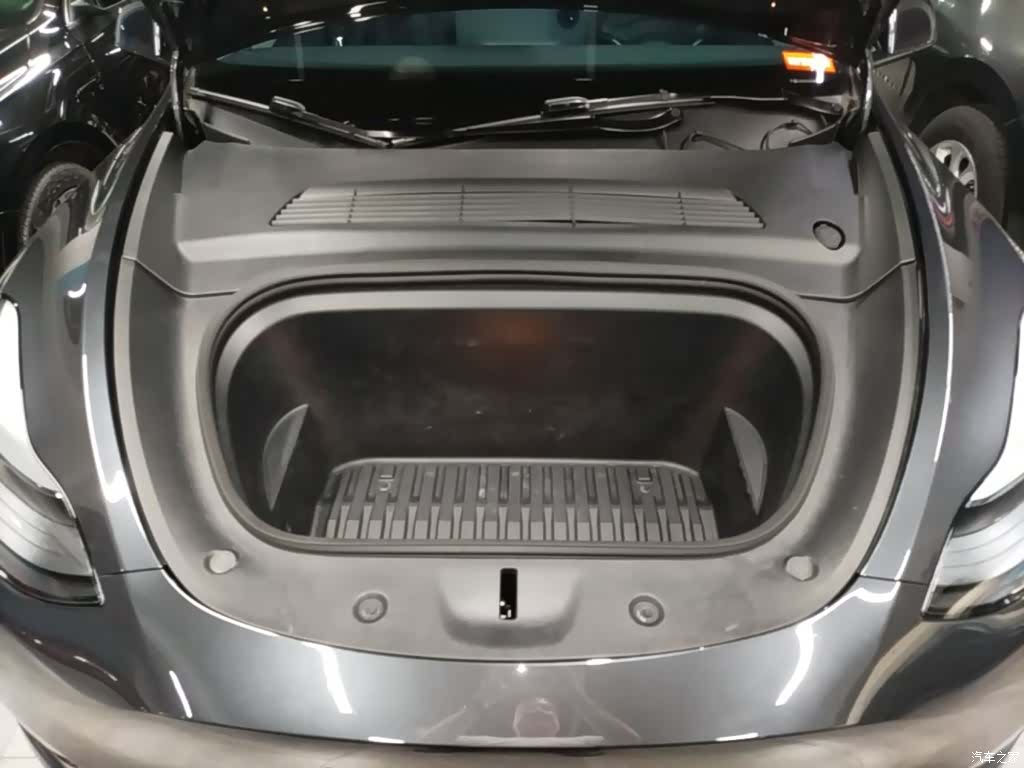 Tesla Model Y, 2024 20