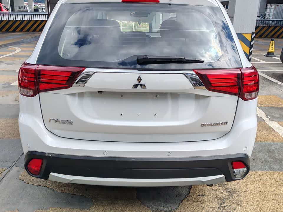 Mitsubishi Outlander Mitsubishi Outlander