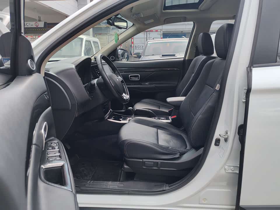 Mitsubishi Outlander Mitsubishi Outlander
