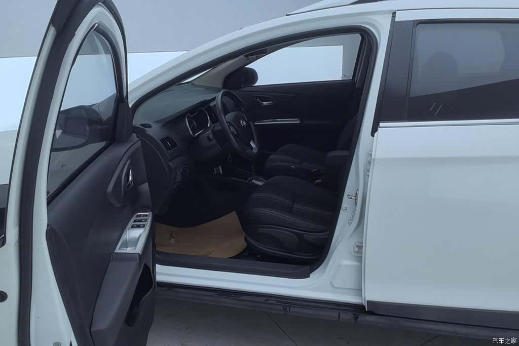 DongFeng AX3, 2016 9