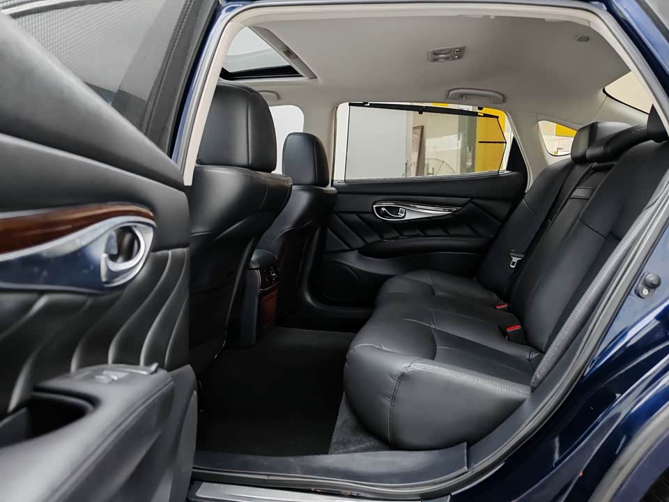 Infiniti Q70 Infiniti Q70