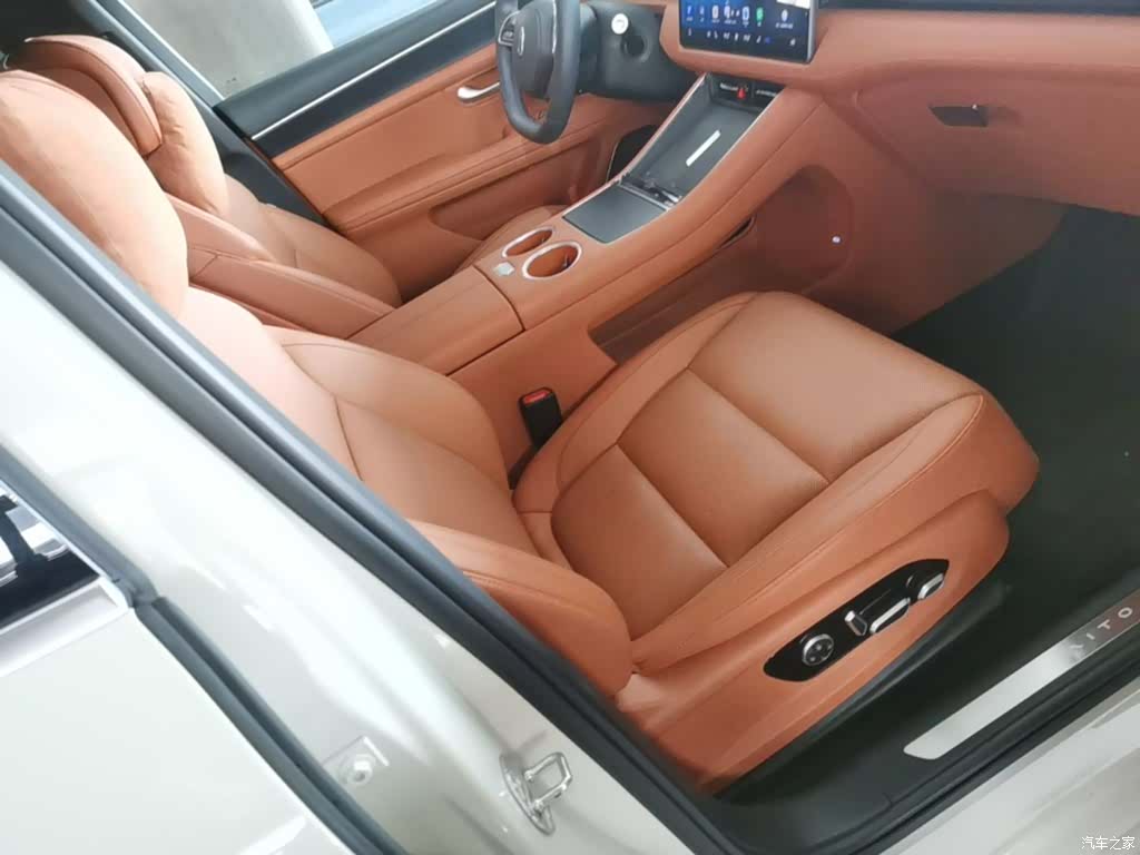 AITO M5, 2025 25