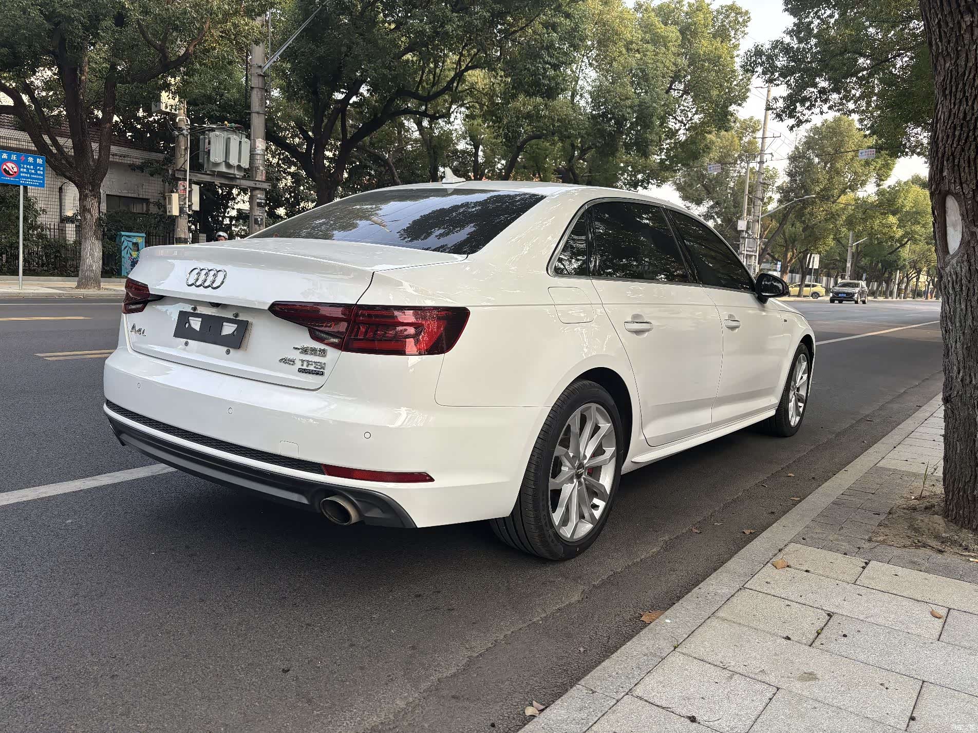 Audi A4L, 2018 6