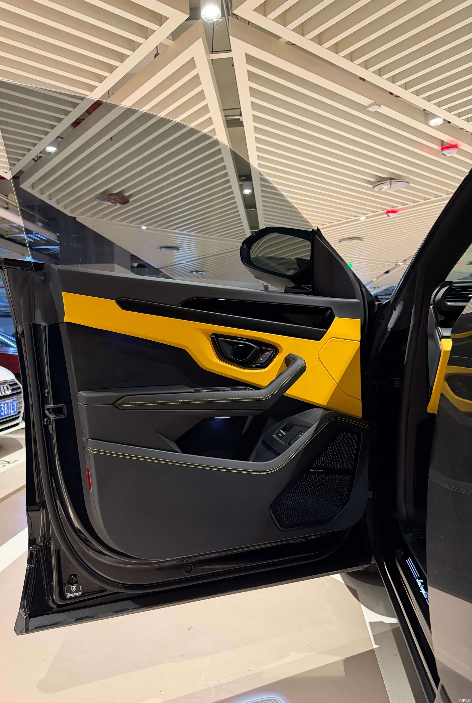 Lamborghini Urus, 2024 6