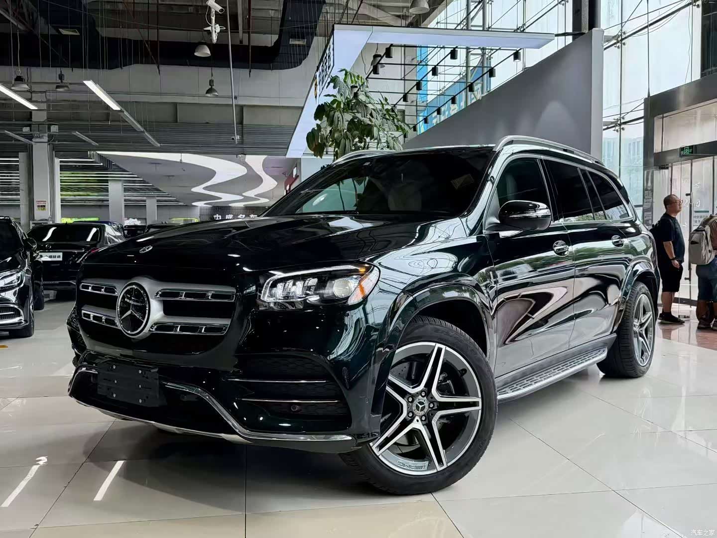 Mercedes-Benz GLS, 2023 1
