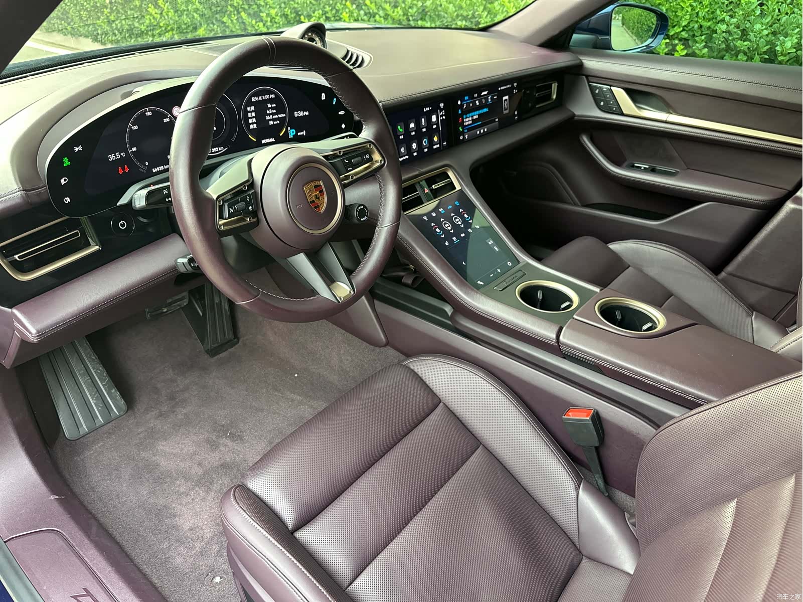 Porsche Taycan, 2022 10