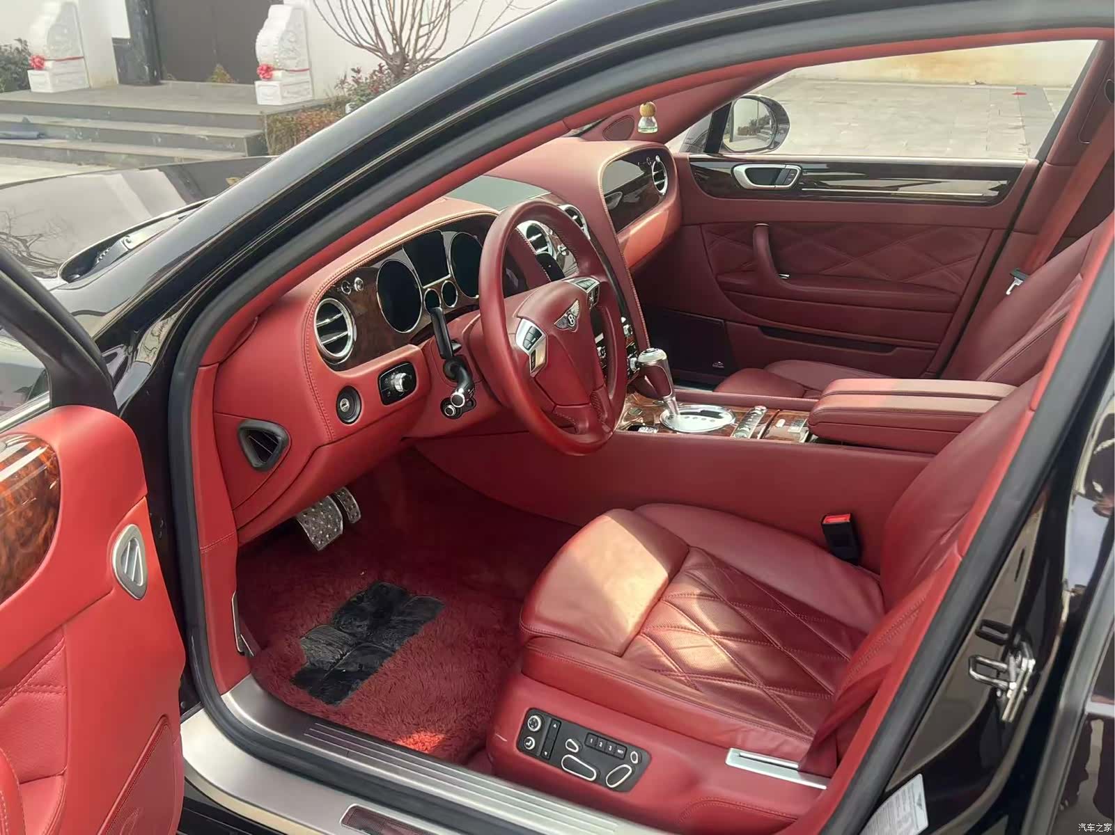 Bentley Flying Spur, 2011 10