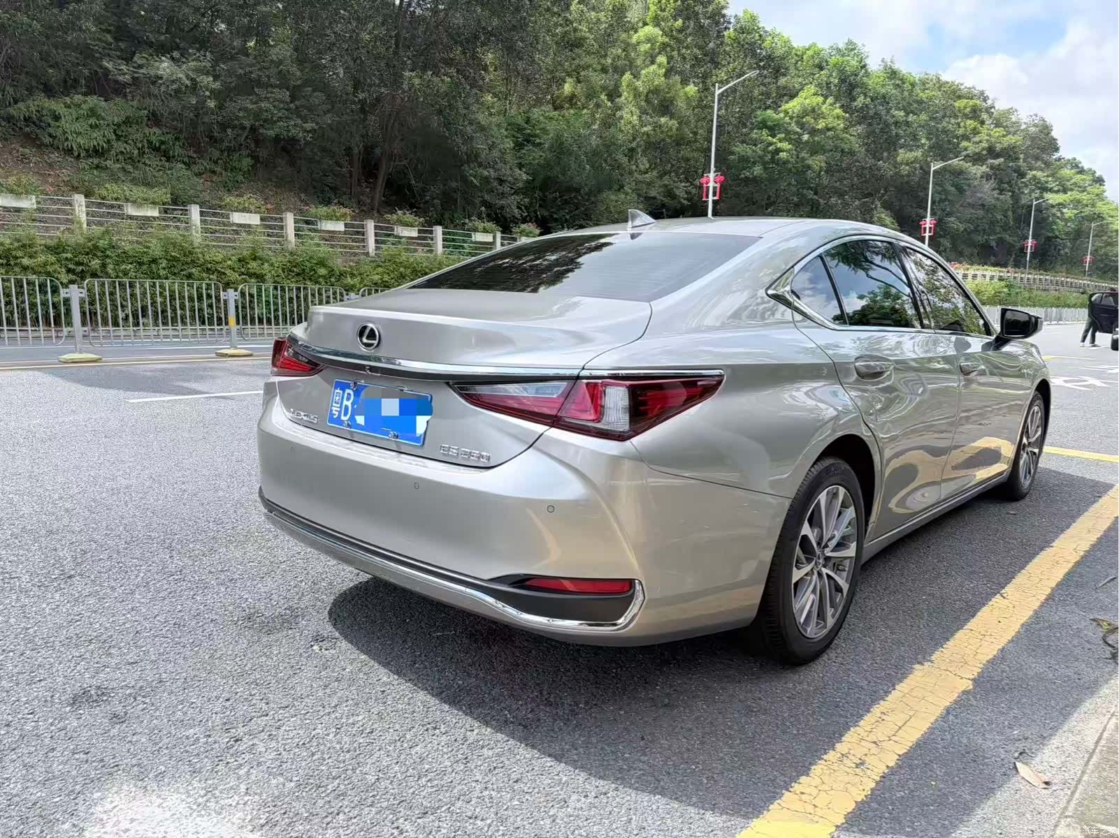 Lexus ES, 2022 3