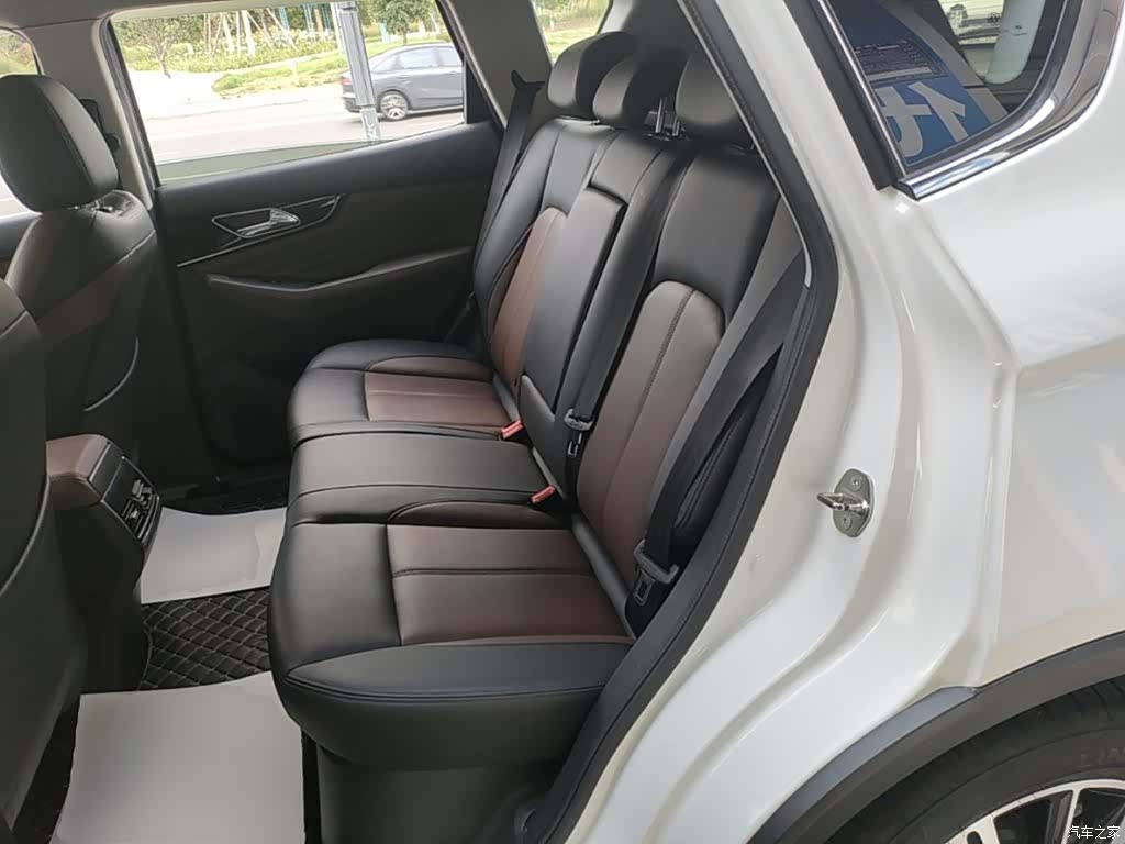 DongFeng AX7, 2018 17