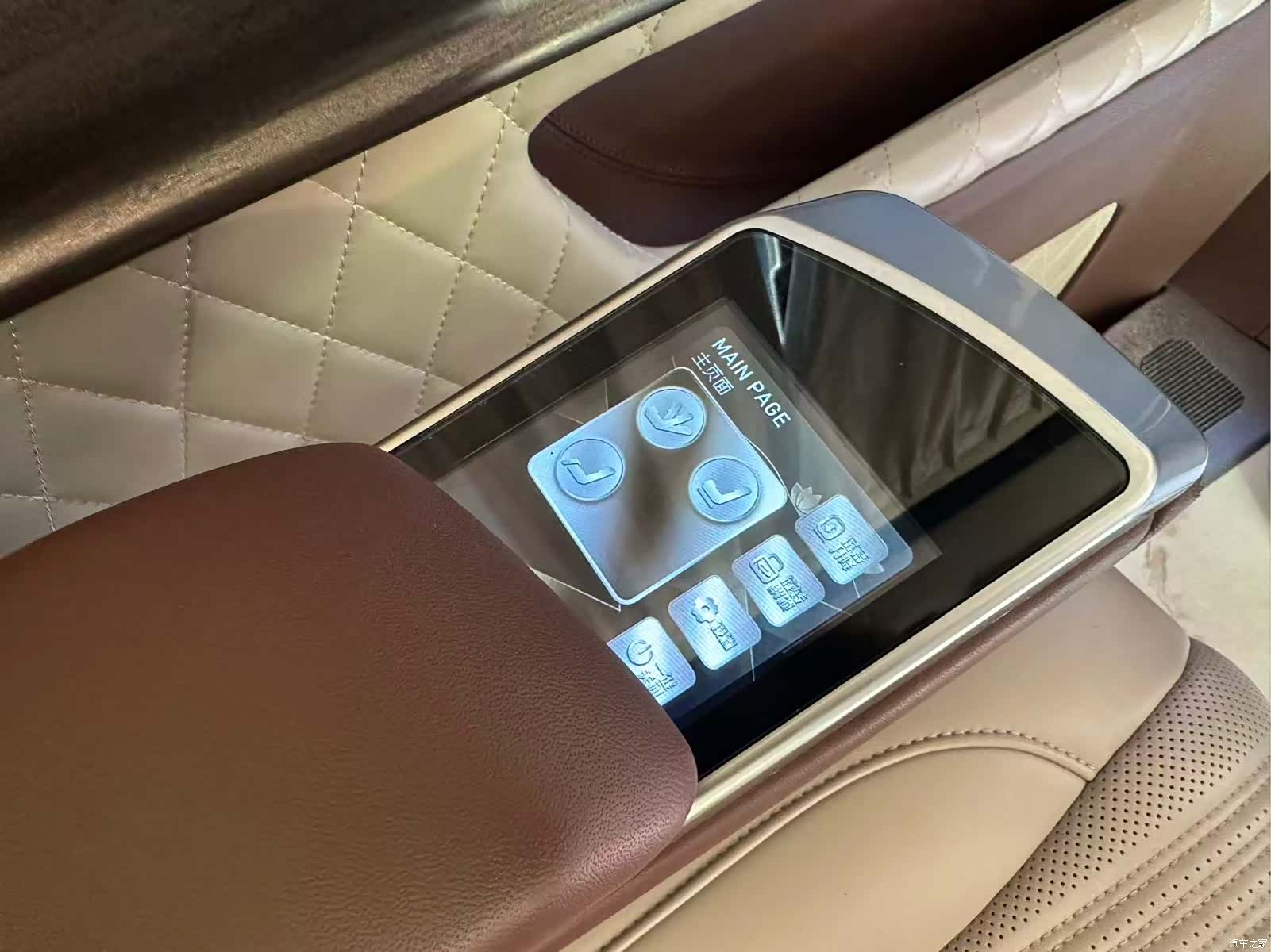 Mercedes-Benz 7, 2023 23