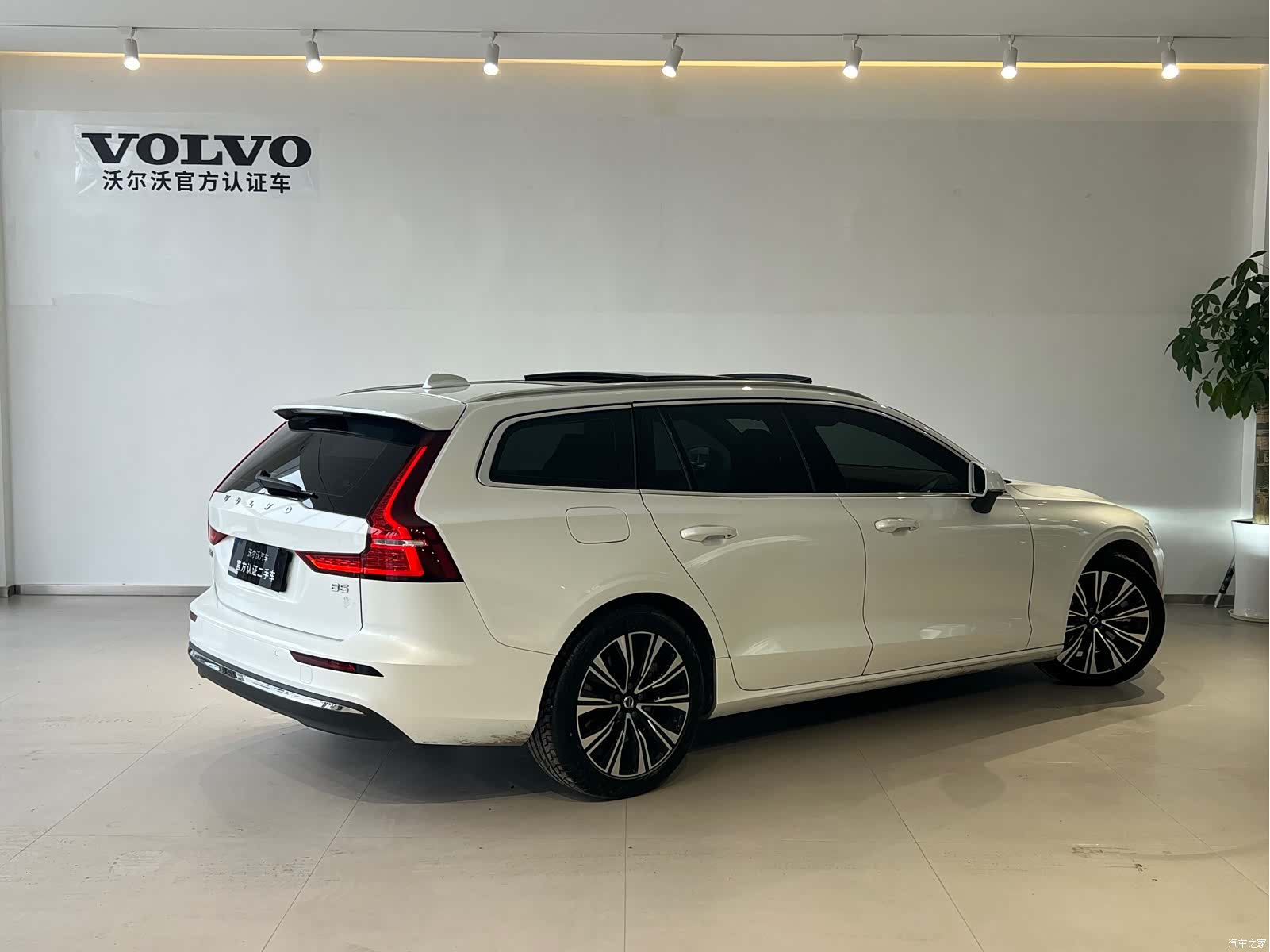Volvo V60, 2023 все фото
